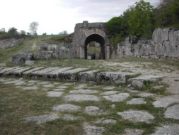 Alba Fucens - Ampitheatre (Grand Entrance)