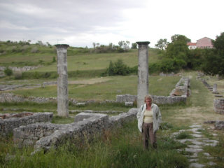 Alba fucens  - Ampitheatre (Roman Road)